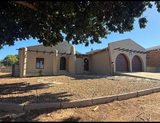 3 BEDROOM HOUSE FOR SALE IN BERGZICHT